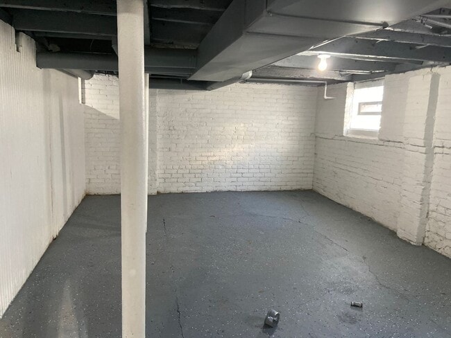 Building Photo - $1,300 - Newly 3 Bedroom 2 Bath