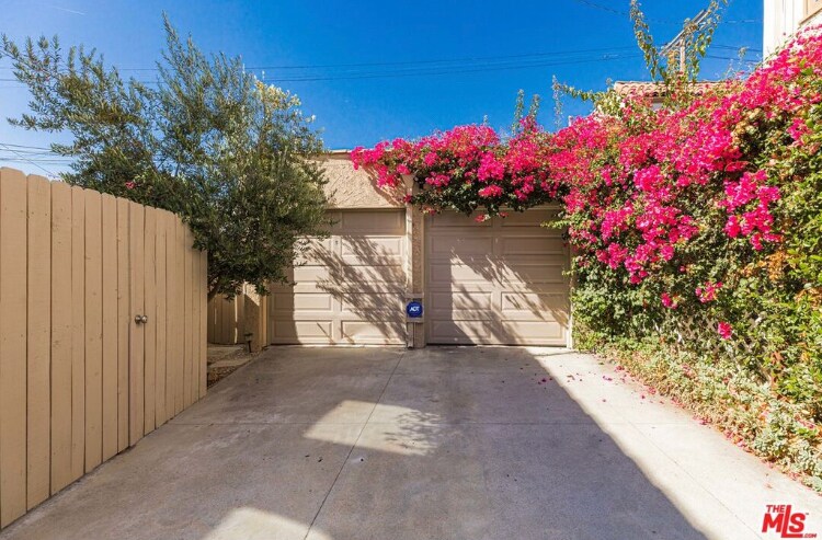 Garages - 8251 W 4th St