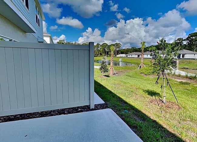 Building Photo - 215 Riverfront Wy