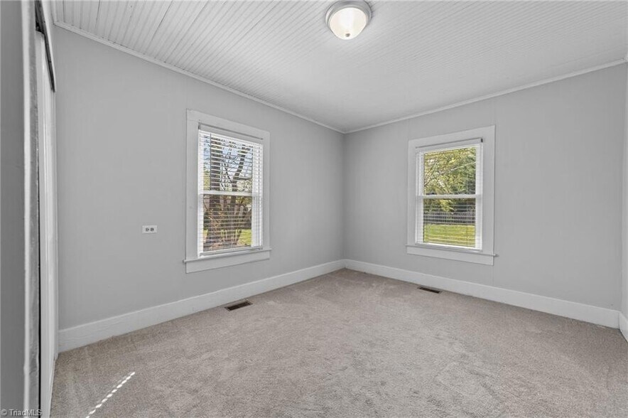 Bedroom 4 - 305 W Kivett St