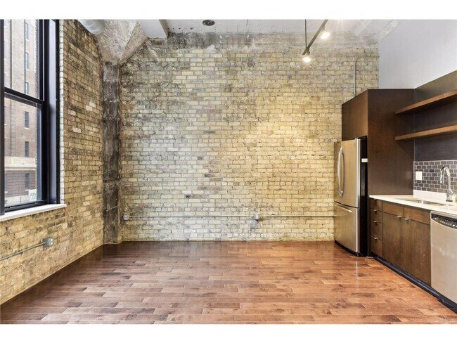 Building Photo - 618 N Washington Ave