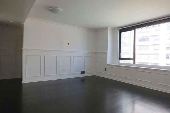 Building Photo - 2 bedroom at the BEACON