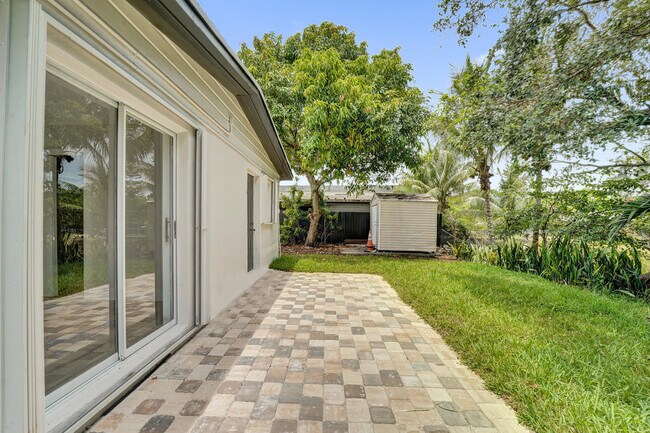Building Photo - 5601 SW 36th Ct