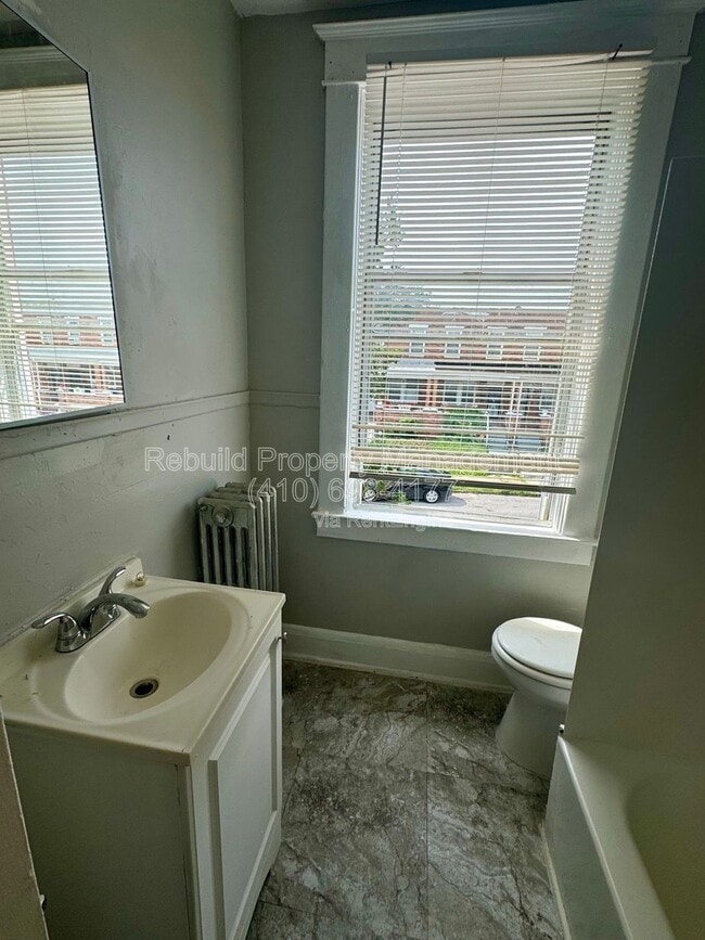 Building Photo - 3328 Lawnview Ave