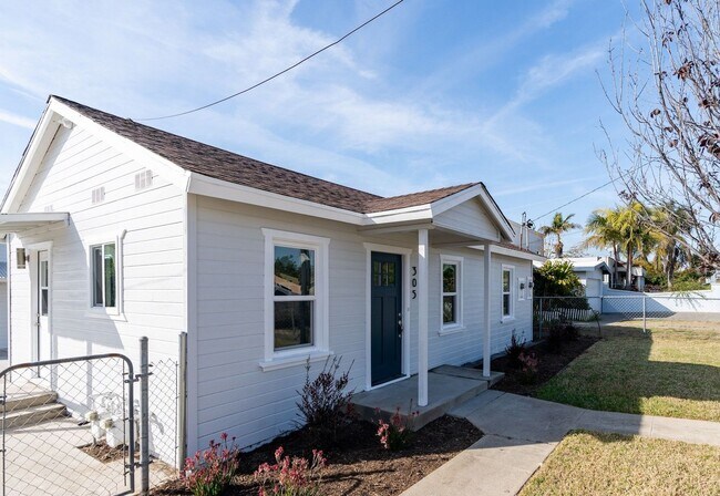 Building Photo - Welcome to your beautifully renovated single level home in the heart of Oceanside!