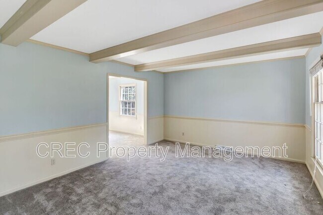 Building Photo - 321 Shaftesbury Ln