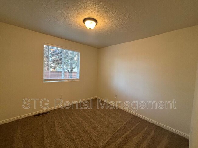 Building Photo - 2642 E 750 N