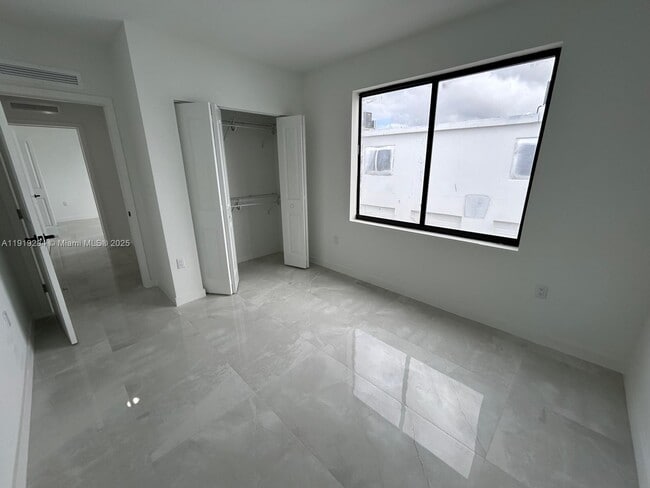 Building Photo - 14568 SW 261 St Ter