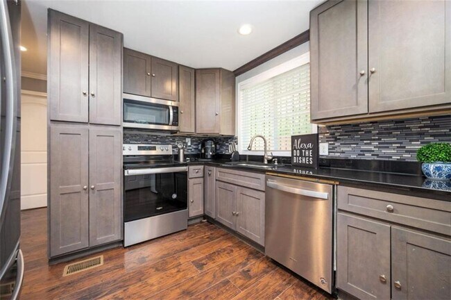 Building Photo - 3479 Thompson Dr NW