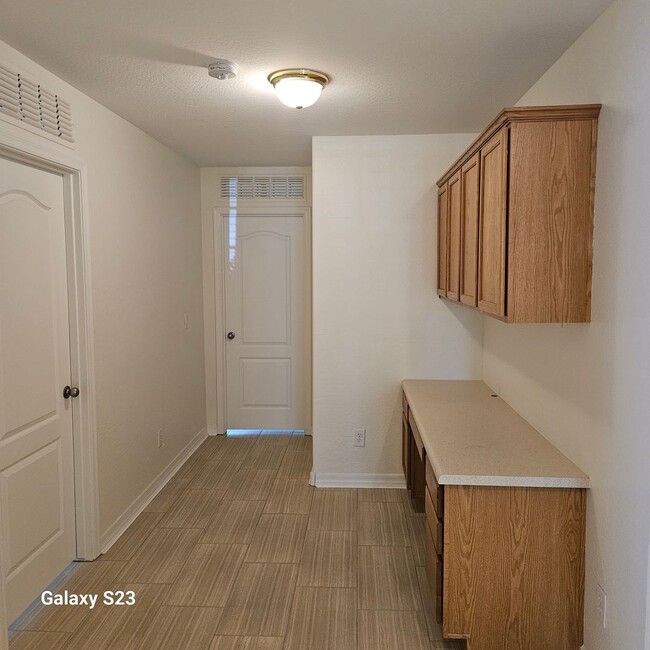 Building Photo - Oasis in Northwest Sun City