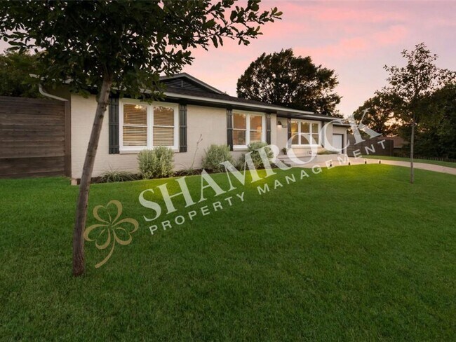 Building Photo - Beautifully Updated 3/2 Home in Prime Location