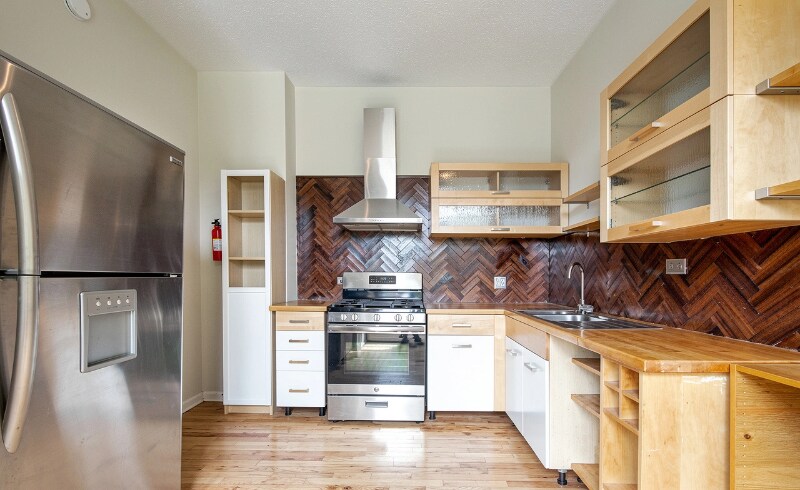 Building Photo - 4106 S Lake Park Ave