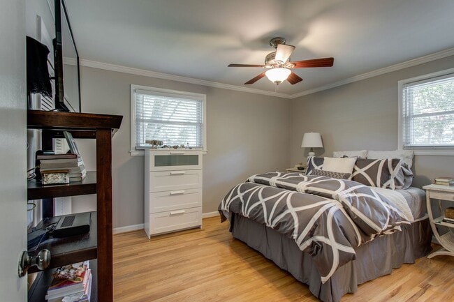 Building Photo - Crieve Hall Ranch with Studio