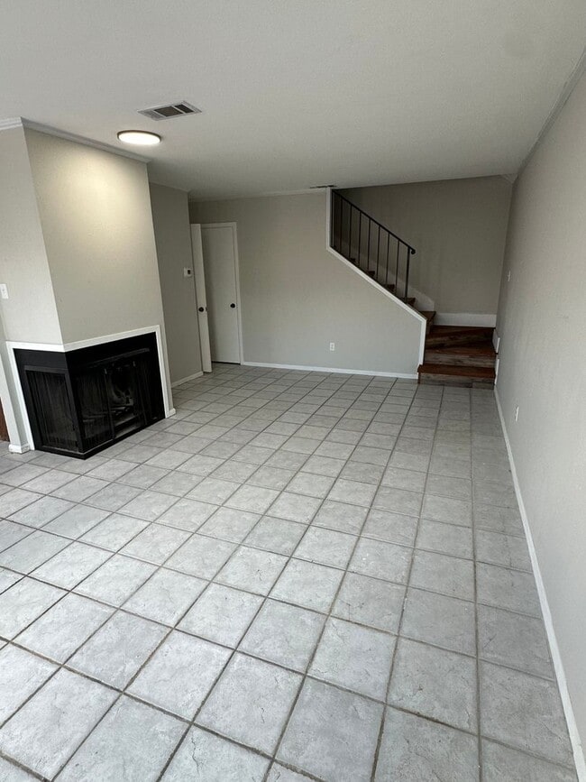 Building Photo - 2 Bedroom Townhome for RENT - WEST END BEAUMONT