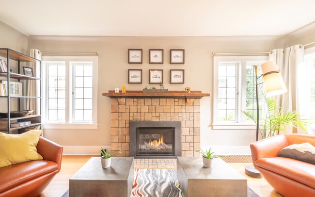 Building Photo - 1942 Boyer Ave E