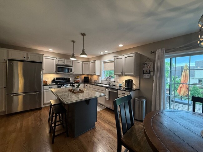 Building Photo - Brynwood Single Family Home