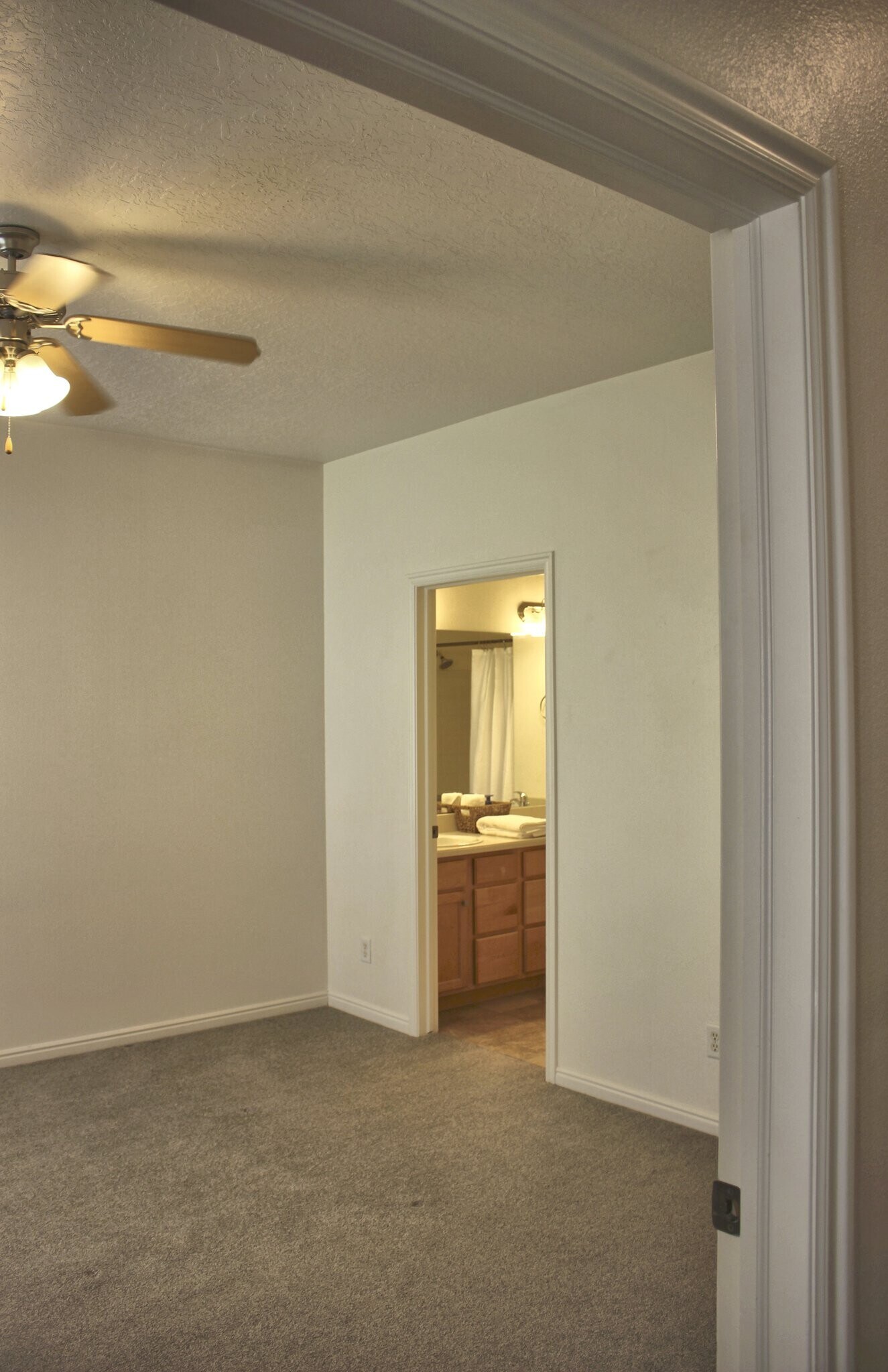 Building Photo - 1145 Canyon Meadow Dr