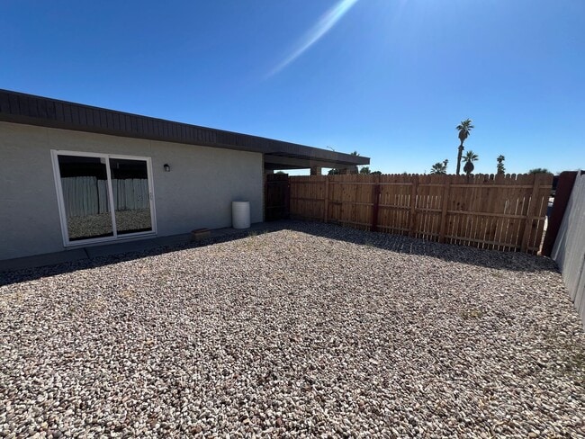 Building Photo - REMODELED 3 BEDROOM IN TOWN!