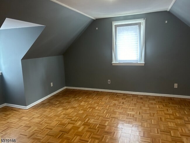 Building Photo - 15 Laurel Pl