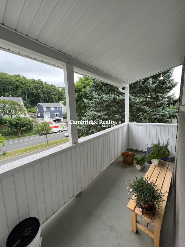 Building Photo - 204 Fellsway W