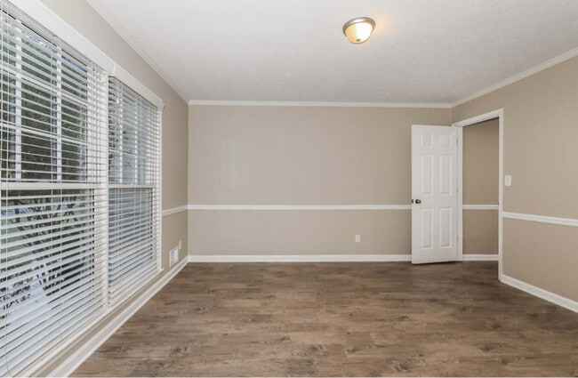 Building Photo - 2444 Quentin Dr