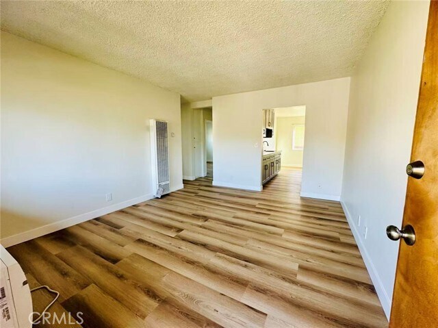 Building Photo - 933 N Alameda Ave