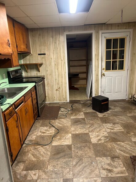 Building Photo - 138 N Main St