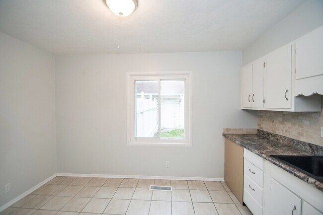 Building Photo - 4610 Karen Dr