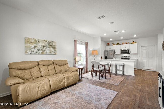 Building Photo - 955 Rivertree Pl