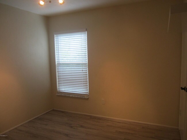 Building Photo - 4401 Seagate Ln N