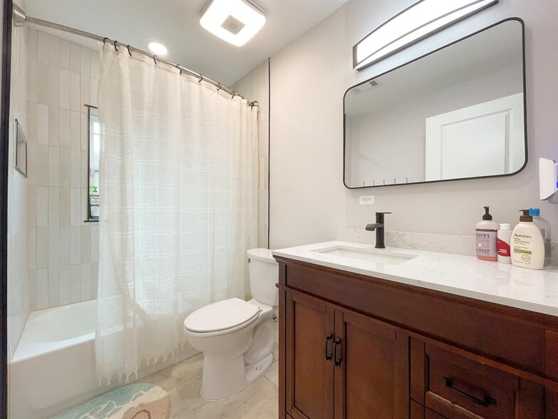 Building Photo - 3010 Cole Ave