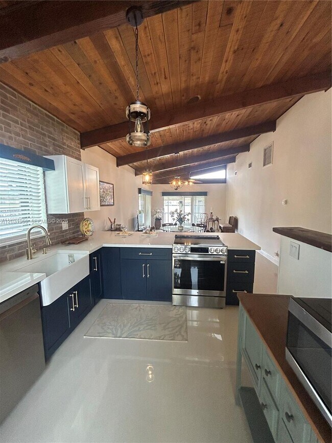 Building Photo - 322 Briarwood Cir