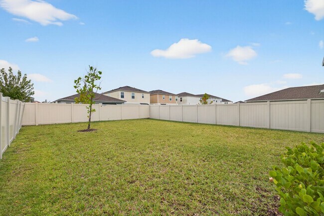 Building Photo - Brand New 4 Bed Now Available!