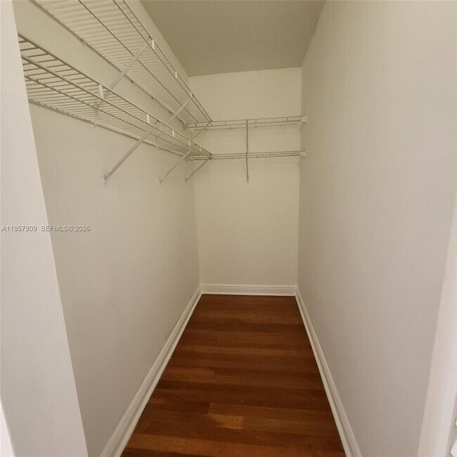 Building Photo - 701 Brickell Key Blvd