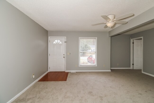 Building Photo - Classic 4 Bedroom in Columbia