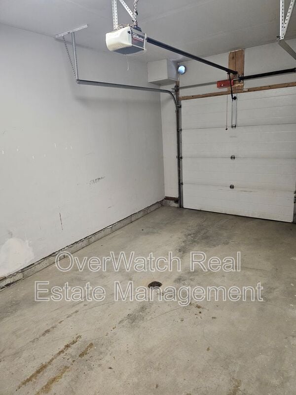 Building Photo - 218 Glenn Abbey Pl