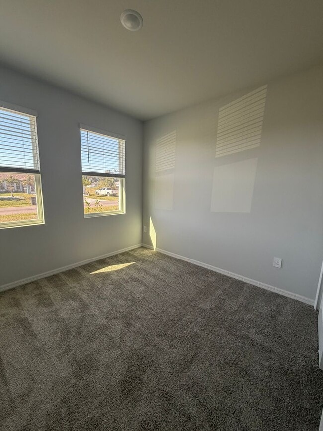 Building Photo - 915 NE 19th St