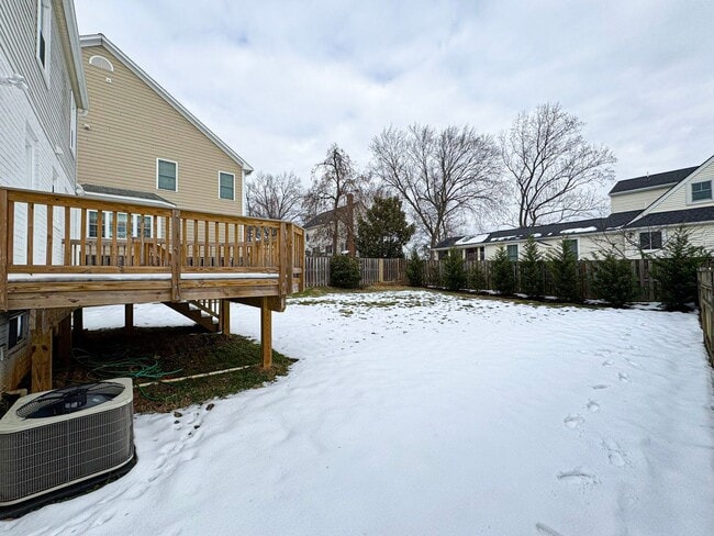 Building Photo - Charming 3 Bed 3 Bath Sitting On A Large Lot In Beautiful Summit Veitch