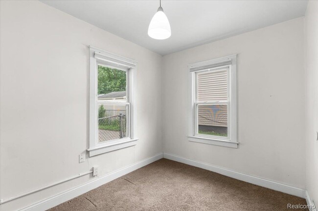 Building Photo - 125 E Brickley Ave