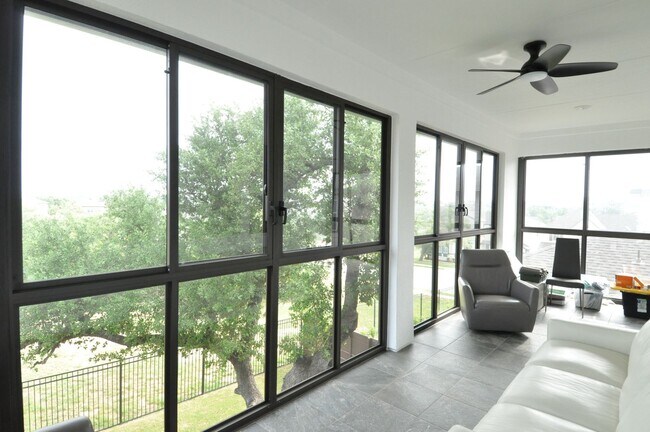 Building Photo - Gorgeous Home with Green Belt view!