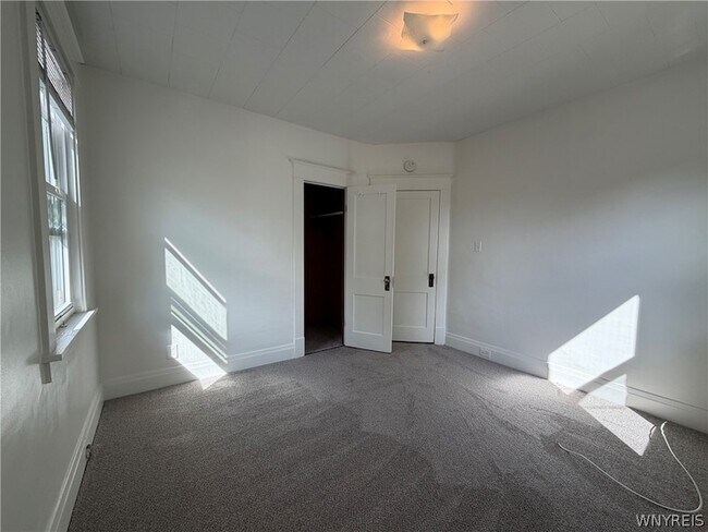 Building Photo - 641 Amherst St
