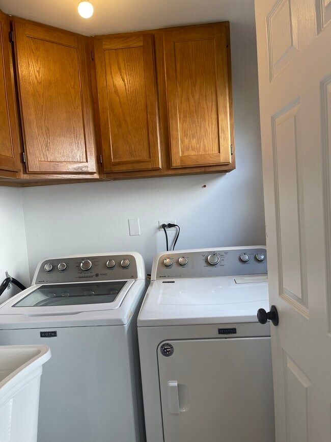 Building Photo - 1925 E Waverly Ln