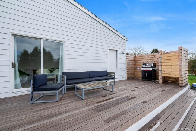 Building Photo - 420 Old Farm Rd