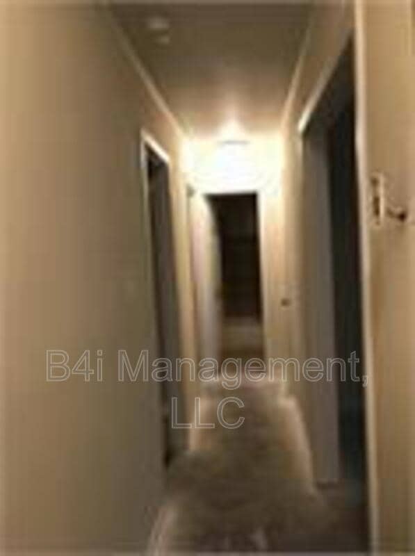 Building Photo - 3160 McKenzie Rd