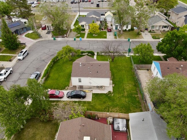 Building Photo - 735 N 25 W St