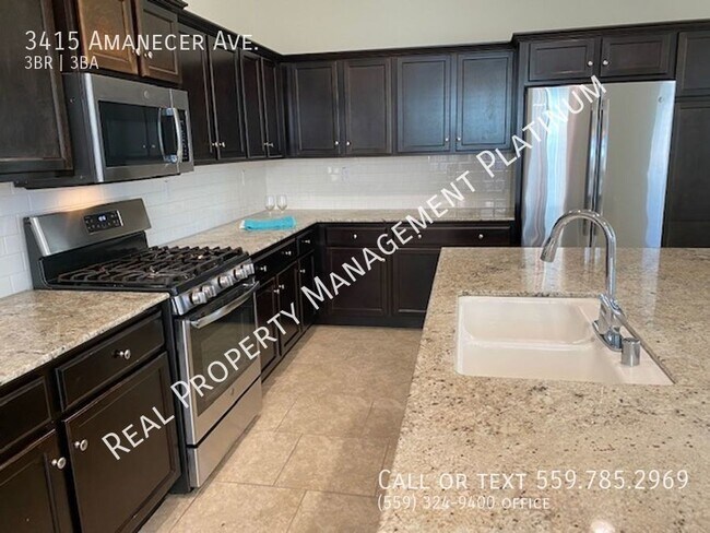 Building Photo - $2,500 Ashlan & Leonard 3 Bedroom + Solar ...