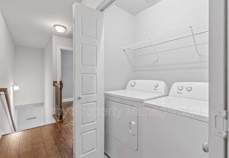 Building Photo - 717 Ladd Ave