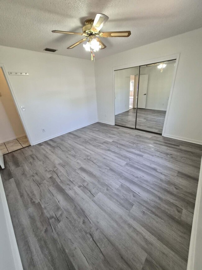 Building Photo - 57 Shores Blvd