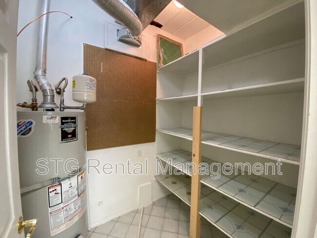 Building Photo - 2215 Chandler Dr