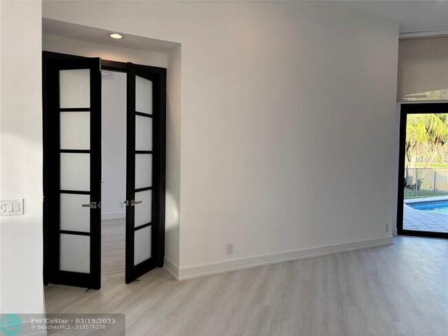 Building Photo - 2550 Jardin Terrace